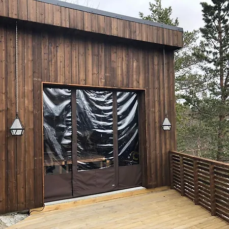 12 Person In Skare-by Traum *