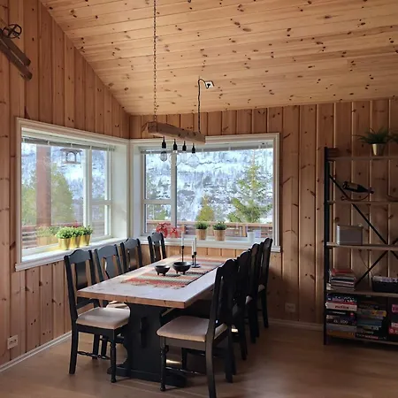 12 Person In Skare-by Traum Skare